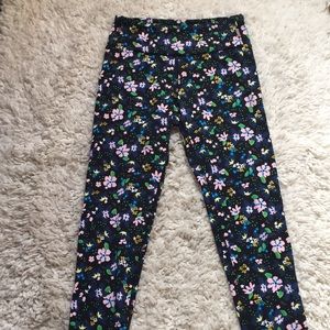 Fun floral workout pants in size small!